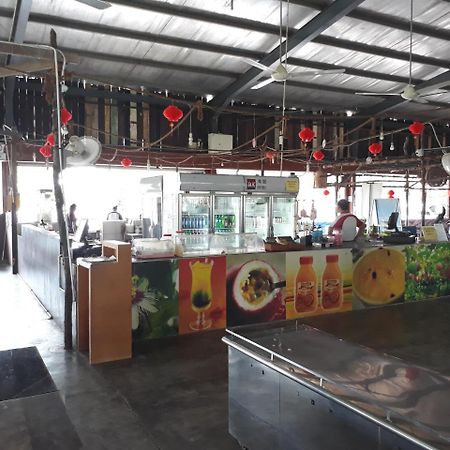 Uk Farm Agro Resort Kluang Exterior photo