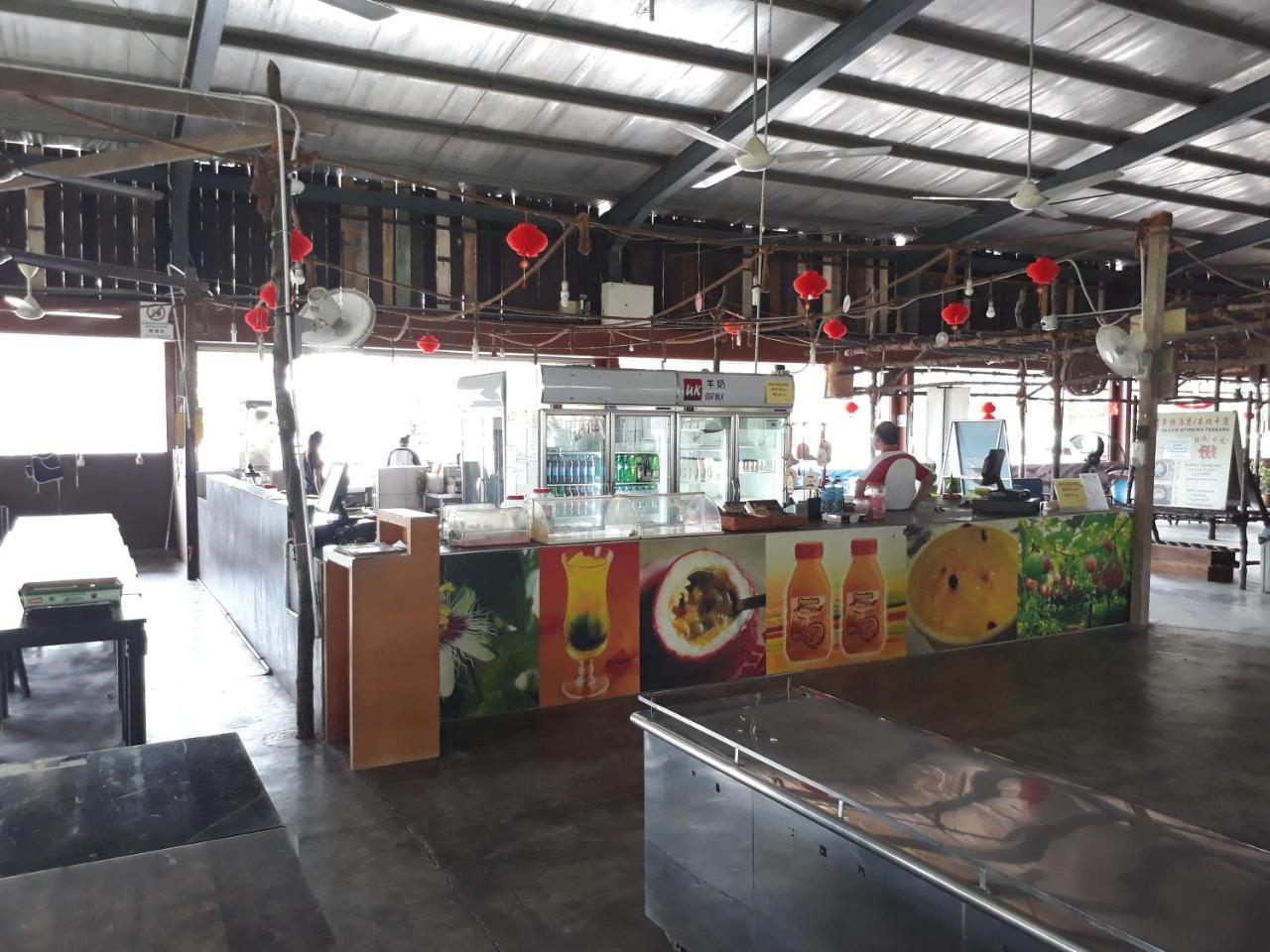 Uk Farm Agro Resort Kluang Exterior photo